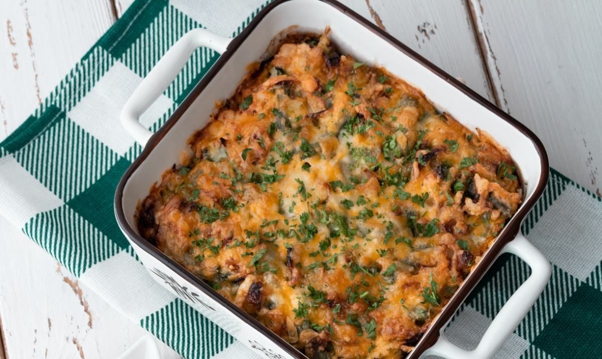 Вкусная картофельная запеканка с курицей, сыром и грибами: домашний рецепт Вкусная картофельная запеканка с курицей, сыром и грибами: домашний рецепт