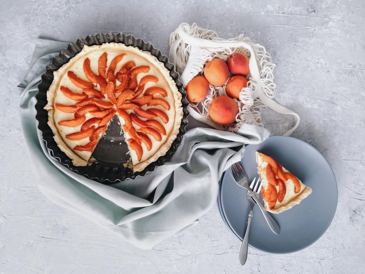 Ароматний тарт татен – пиріг із персиками, рецепт якого захоче випробувати кожен
