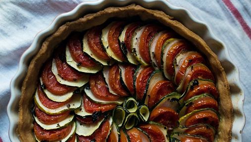 Открытый пирог с кабачком и томатами: простой домашний рецепт