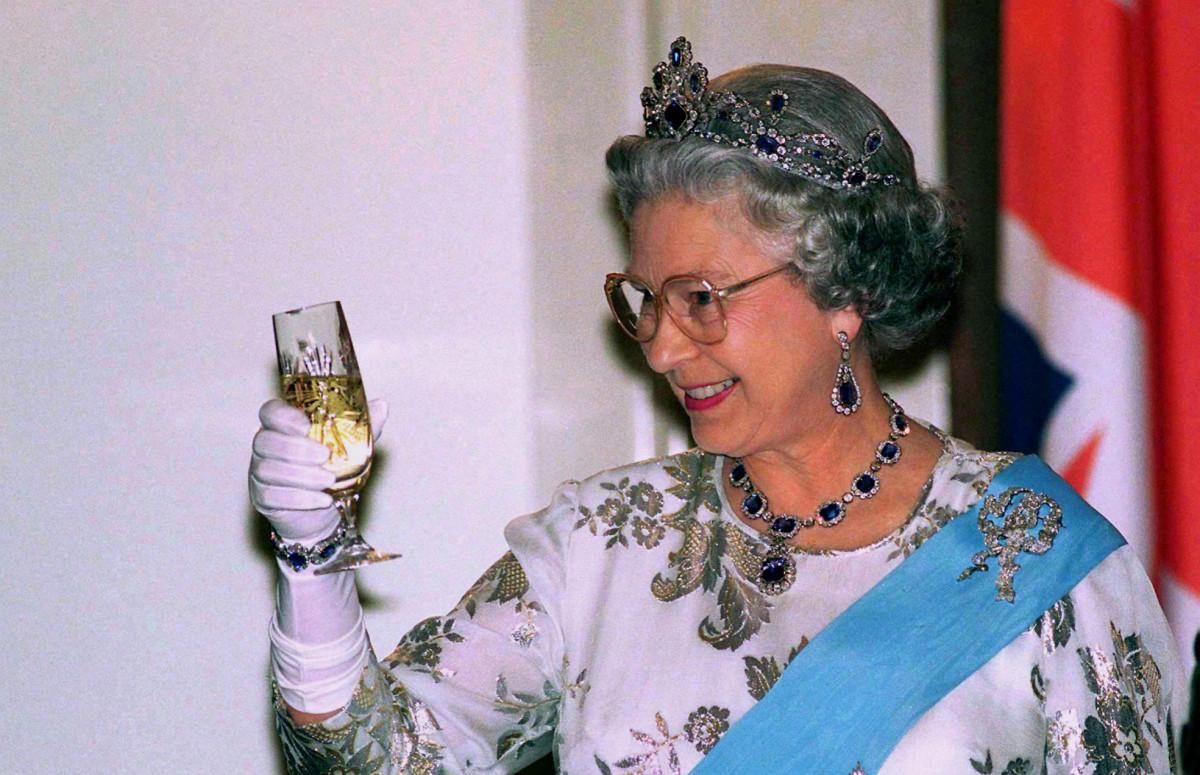 Рецепт улюбленого алкогольного коктейлю Єлизавети ІІ Рецепт улюбленого алкогольного коктейлю Єлизавети ІІ