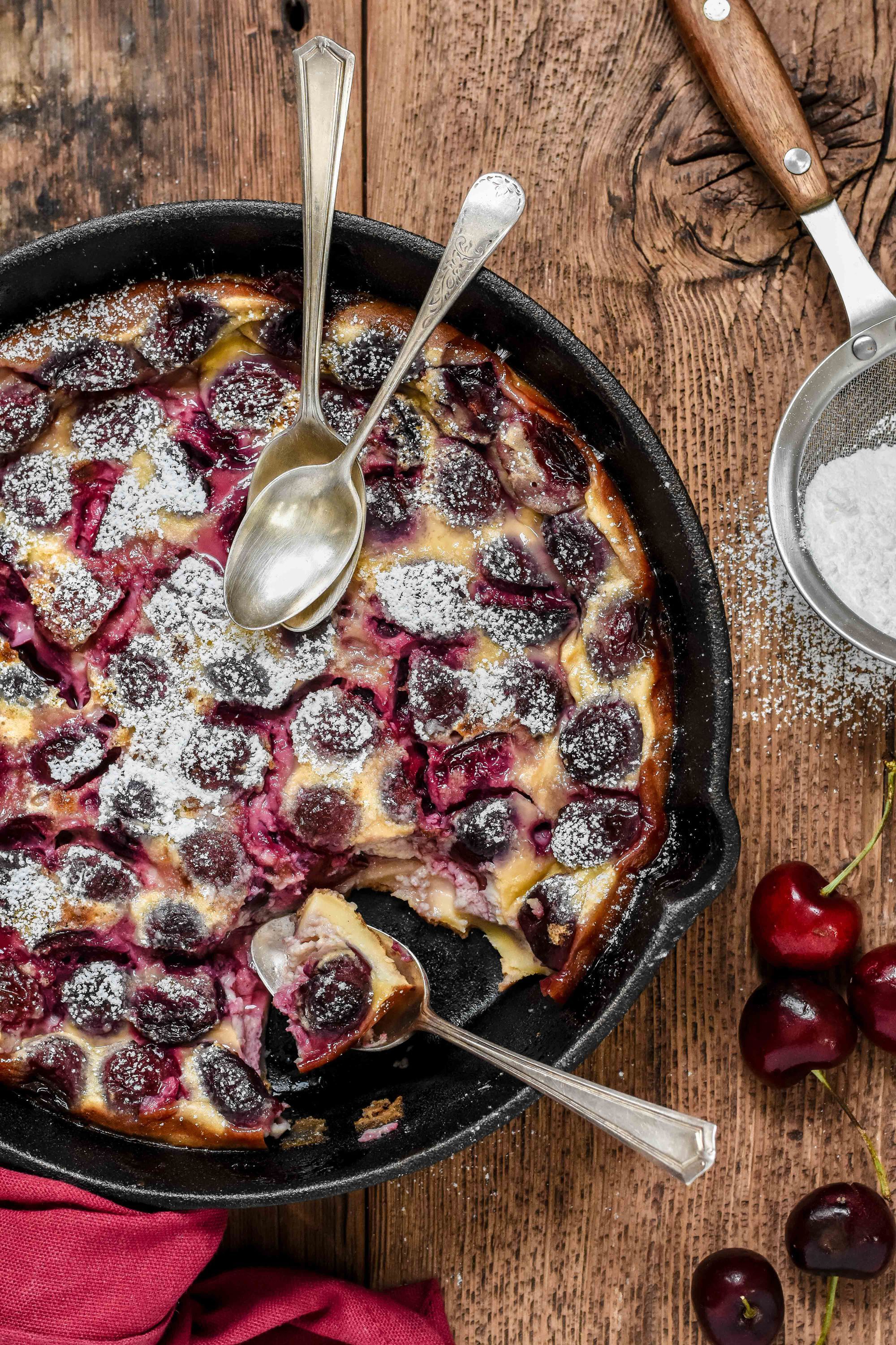 Французский десерт клафути с вишнями – быстрый рецепт