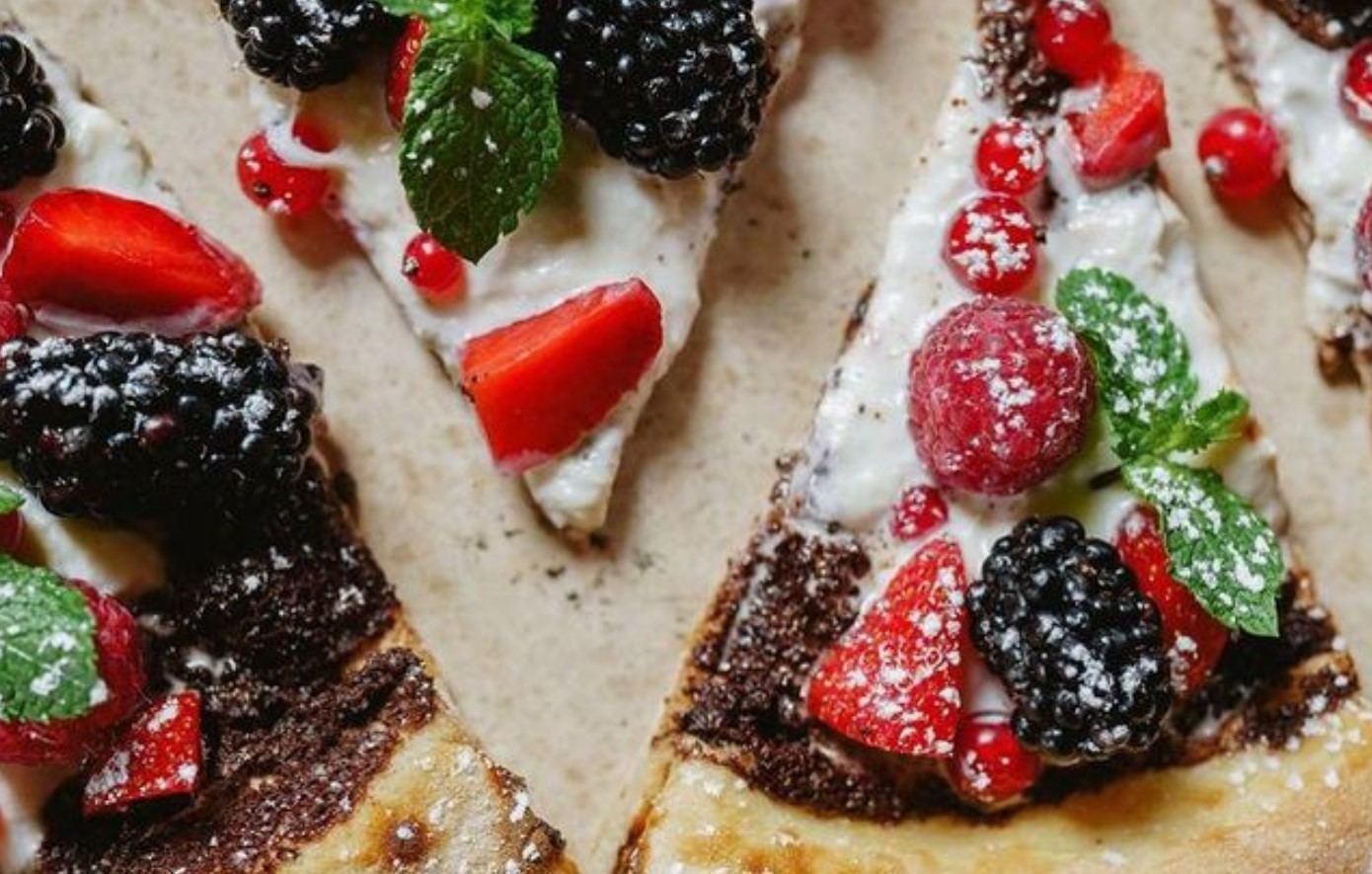 Рецепт солодкої піци з ягодами і шоколадом Рецепт солодкої піци з ягодами і шоколадом