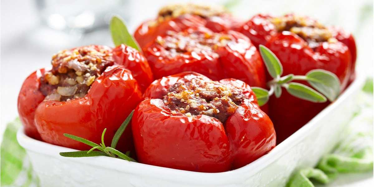 Фаршированный перец с куриным филе и рисом в духовке