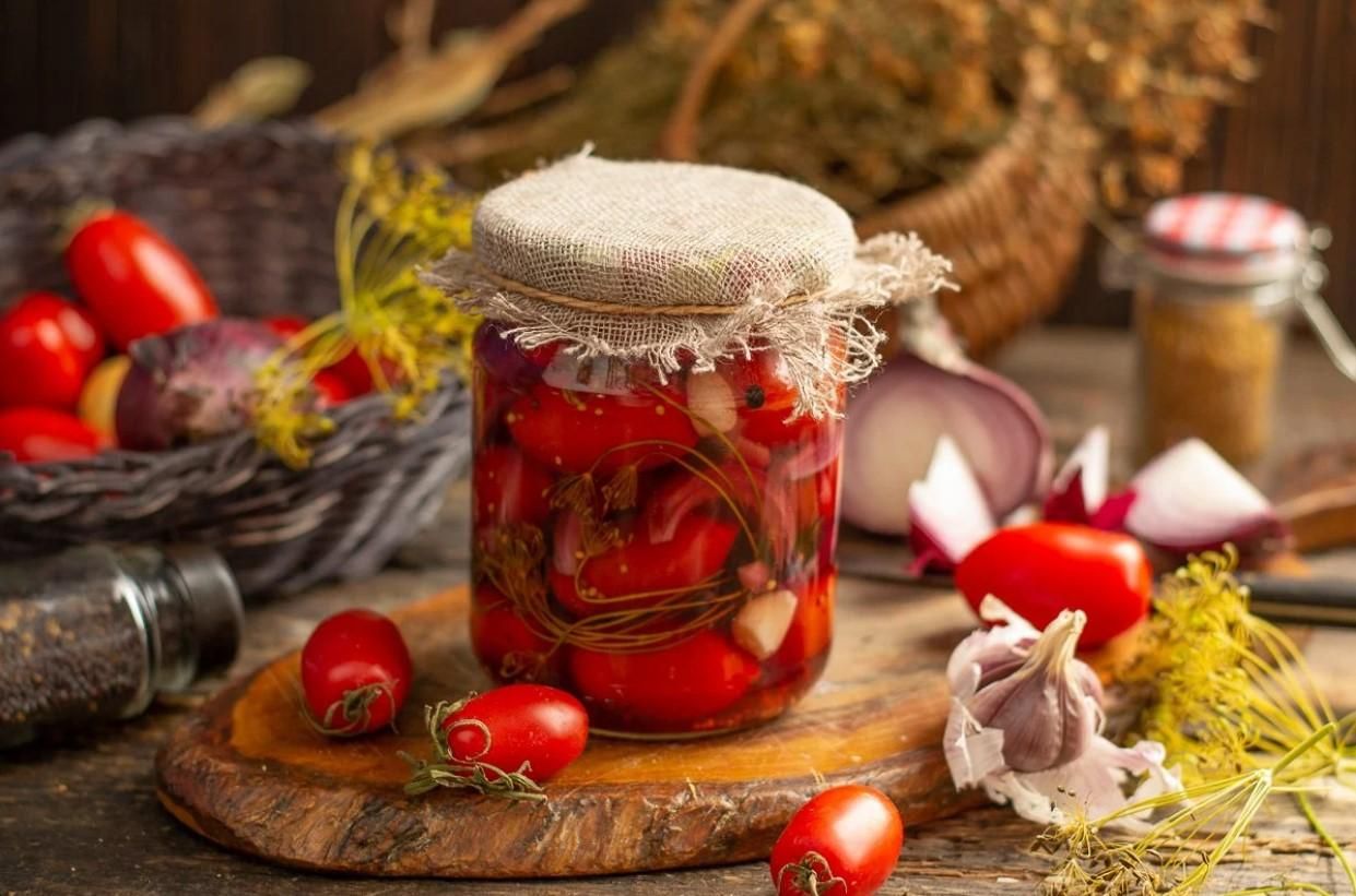 П'ять рецептів маринування томатів