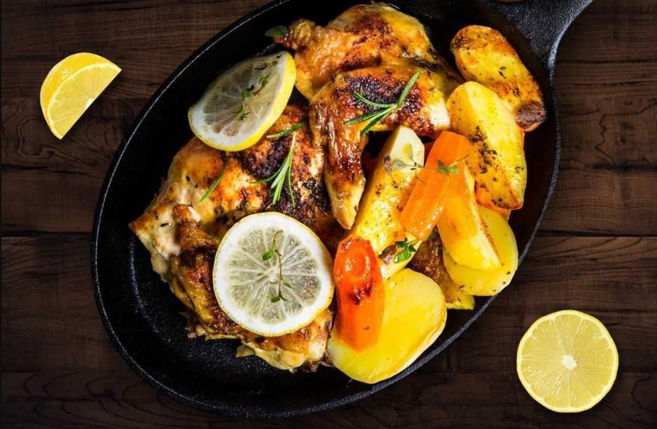 Ідеальний обід для родини: запечена курка з лимоном за рецептом шеф-кухаря - Новини Смачно Ідеальний обід для родини: запечена курка з лимоном за рецептом шеф-кухаря - Новини Смачно