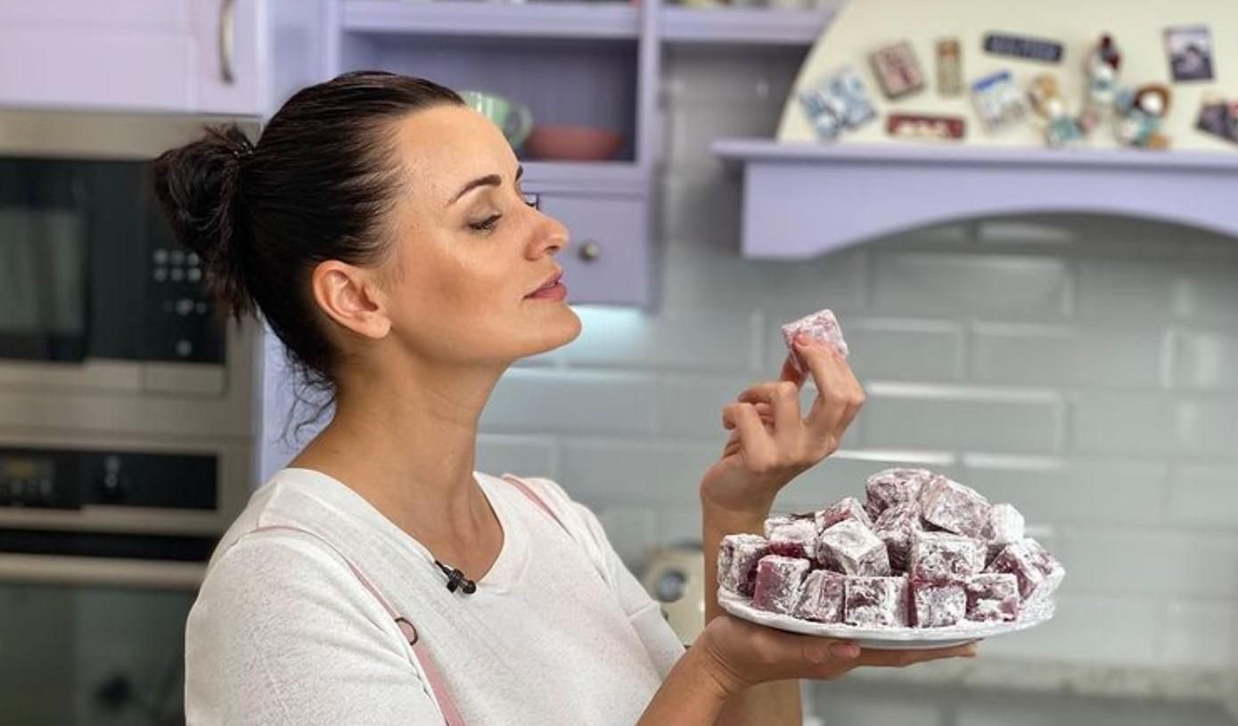 Рецепт рахат-лукуму з каркаде і горішками від кондитерки Лізи Глінської - Новини Смачно Рецепт рахат-лукуму з каркаде і горішками від кондитерки Лізи Глінської - Новини Смачно