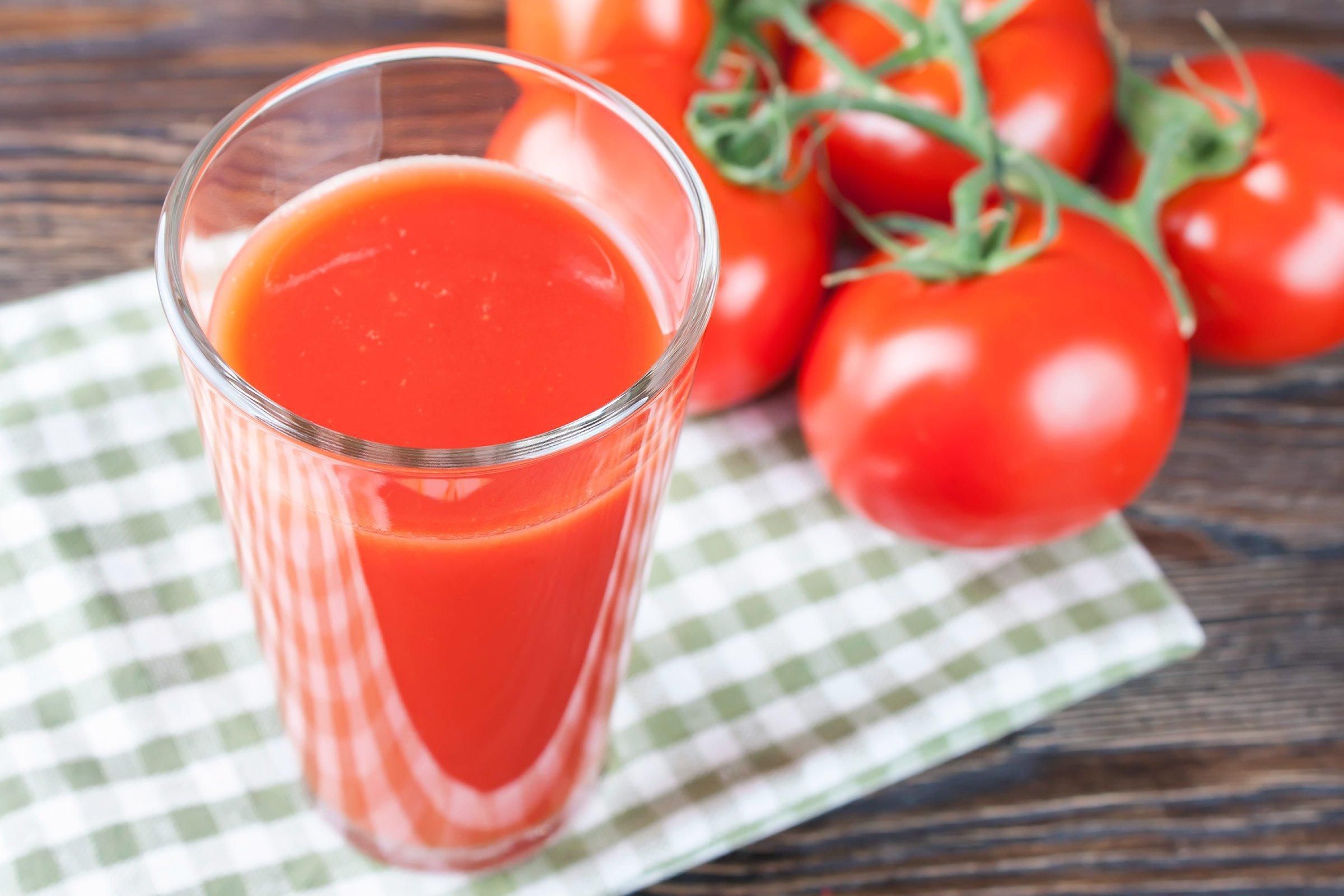Як приготувати домашній томатний сік на зиму на лічені хвилини: рецепт з м'якоттю - Новини Смачно