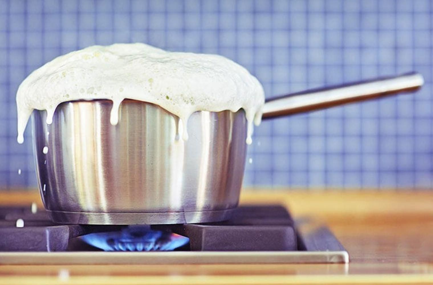Магия на кухне: как предотвратить "бегство" жидкости из кастрюли – удивительное видео - Новости Вкусно