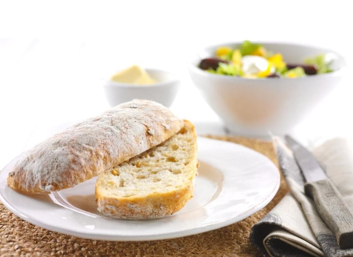 Хрустящая итальянская "тапочка" – чиабатта: этот хлеб вы будете печь всегда