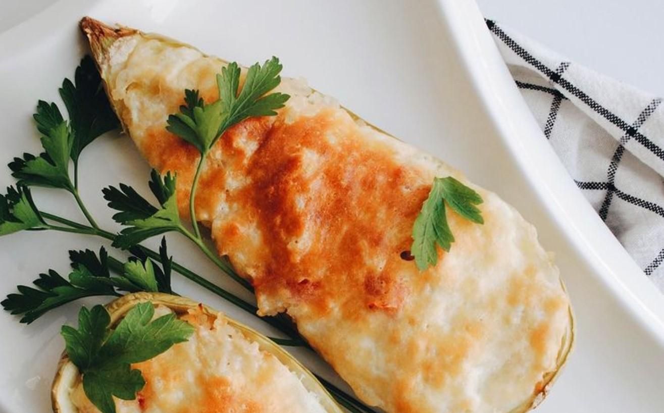 Полезно и диетично: рецепт кабачковых лодочек с курятиной Полезно и диетично: рецепт кабачковых лодочек с курятиной