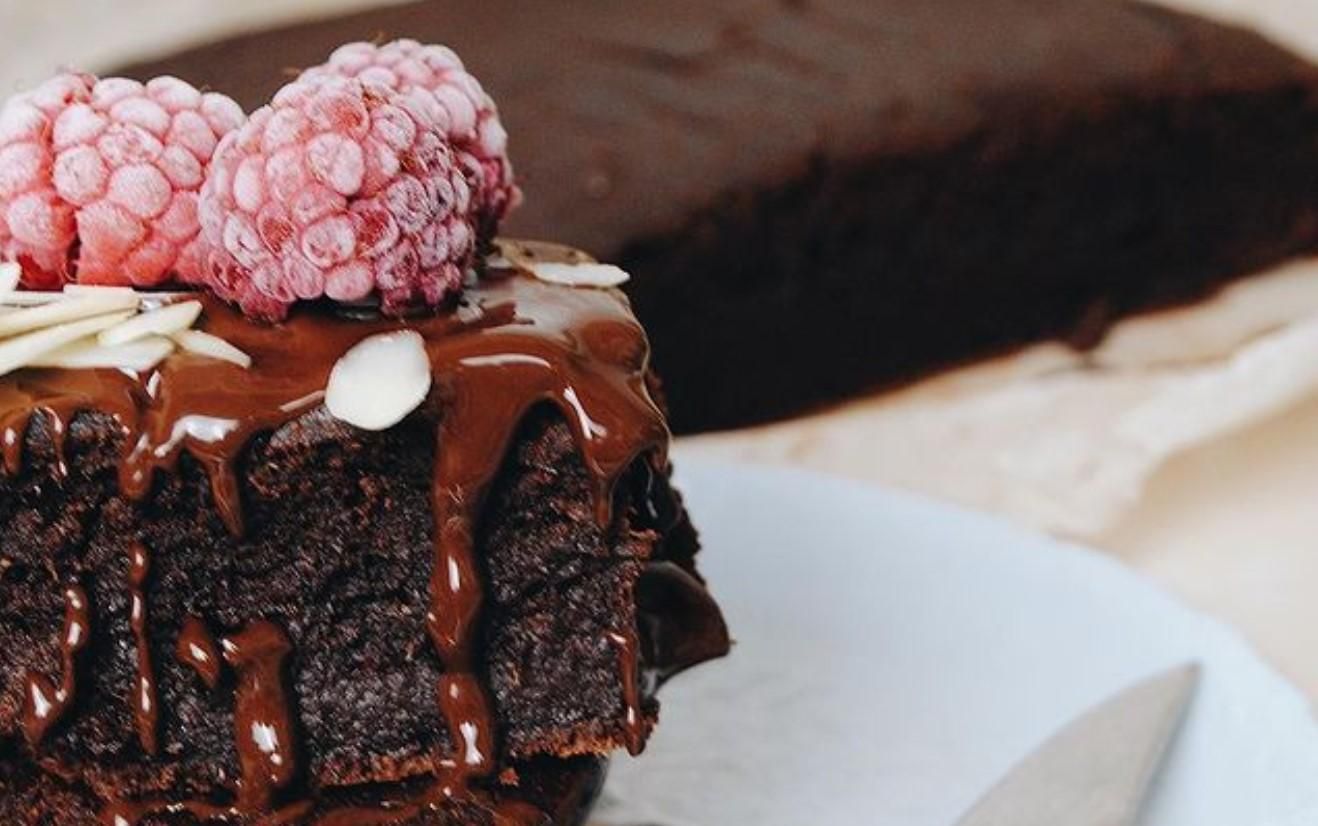 Брауни с кабачком и яблочным пюре: такого десерта вы еще не пробовали Брауни с кабачком и яблочным пюре: такого десерта вы еще не пробовали