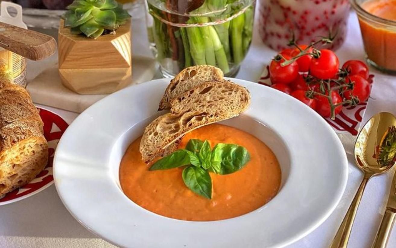 Осінній крем-суп з помідорів та солодкого перцю: простий рецепт на кожен день - Новини Смачно