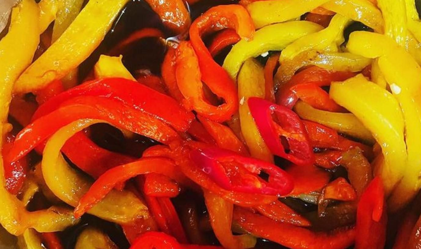 Сладкий перец в медово-бальзамическом маринаде с розмарином: рецепт Евгения Грибеника Сладкий перец в медово-бальзамическом маринаде с розмарином: рецепт Евгения Грибеника