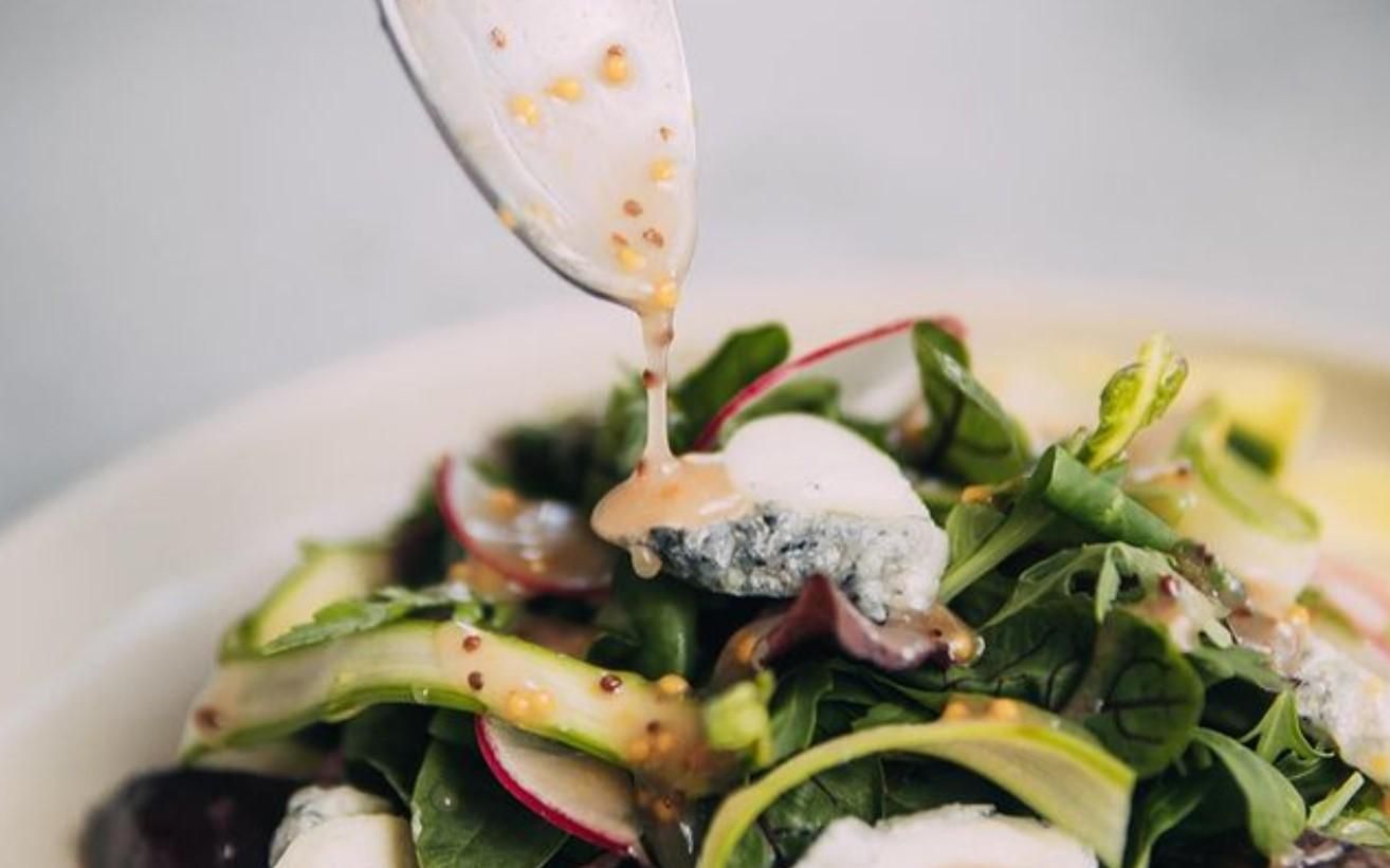 Чим заправити салат: рецепти класичних соусів від шеф-кухаря Ярославського - Новини Смачно Чим заправити салат: рецепти класичних соусів від шеф-кухаря Ярославського - Новини Смачно