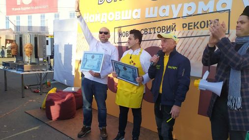 130-метрова смакота: у Києві приготували найдовшу у світі шаурму – фото рекордної страви