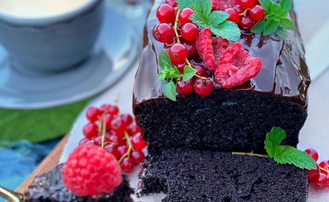 Рецепт швидкого кексу з шоколадною глазур'ю до святкового столу - Новини Смачно
