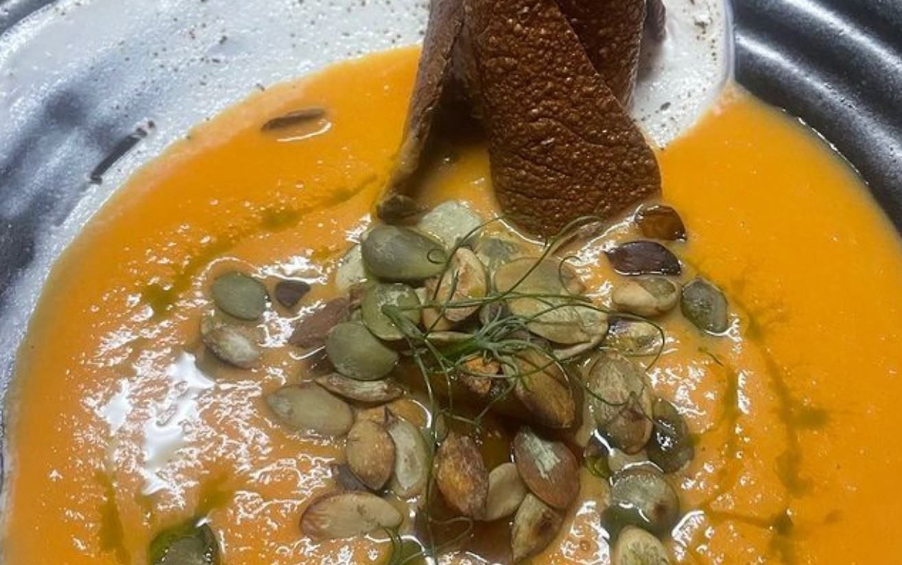 Осенний тыквенный крем-суп: наслаждение для всей семьи Осенний тыквенный крем-суп: наслаждение для всей семьи