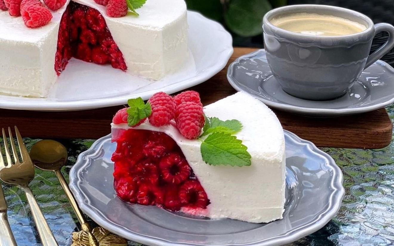 Как приготовить желейный торт: простой рецепт с ягодами