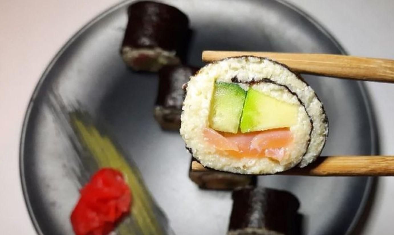 Роли з цвітною капустою замість рису: рецепт Роли з цвітною капустою замість рису: рецепт