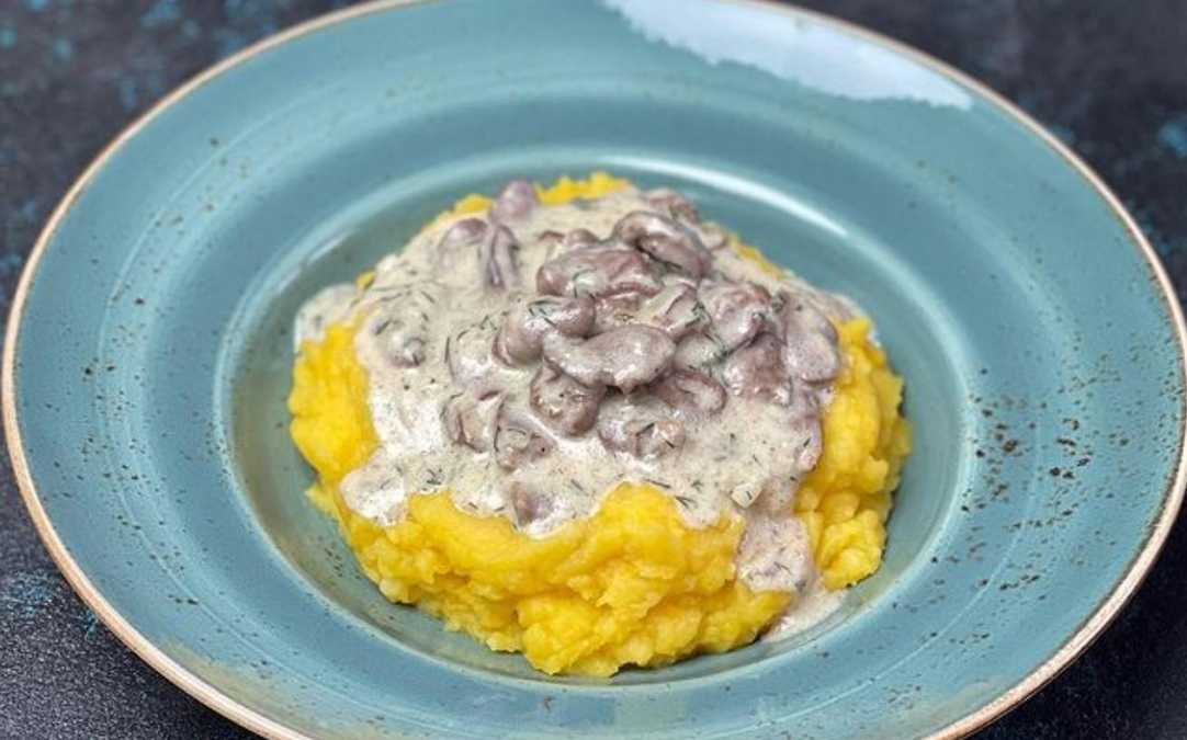 Сытный обед за 30 минут: рецепт куриных сердечек в сметане - Вкусно 24