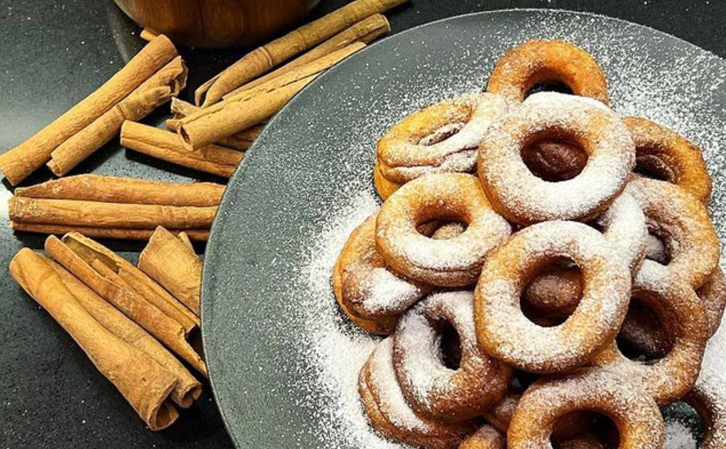 Готовим творожные пончики с Ярославским: домашний рецепт сладких вкусностей Готовим творожные пончики с Ярославским: домашний рецепт сладких вкусностей