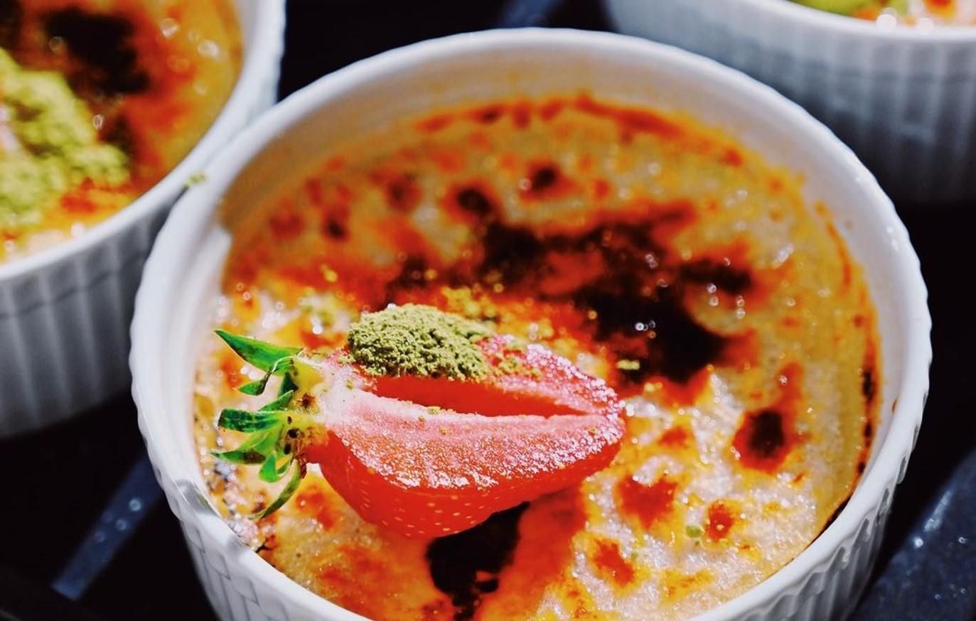 Улюблений десерт мільйонів: готуємо крем-брюле за рецептом учасника "Пекельної кухні" - Новини Смачно Улюблений десерт мільйонів: готуємо крем-брюле за рецептом учасника "Пекельної кухні" - Новини Смачно