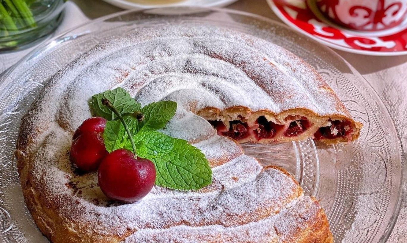 Мороженная, консервированная или свежая: быстрый рецепт домашней выпечки с вишней Мороженная, консервированная или свежая: быстрый рецепт домашней выпечки с вишней