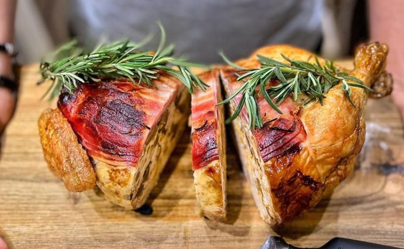 Фарширована курка грибами та овочами: рецепт святкової страви до столу за 60 хвилин - Новини Смачно Фарширована курка грибами та овочами: рецепт святкової страви до столу за 60 хвилин - Новини Смачно