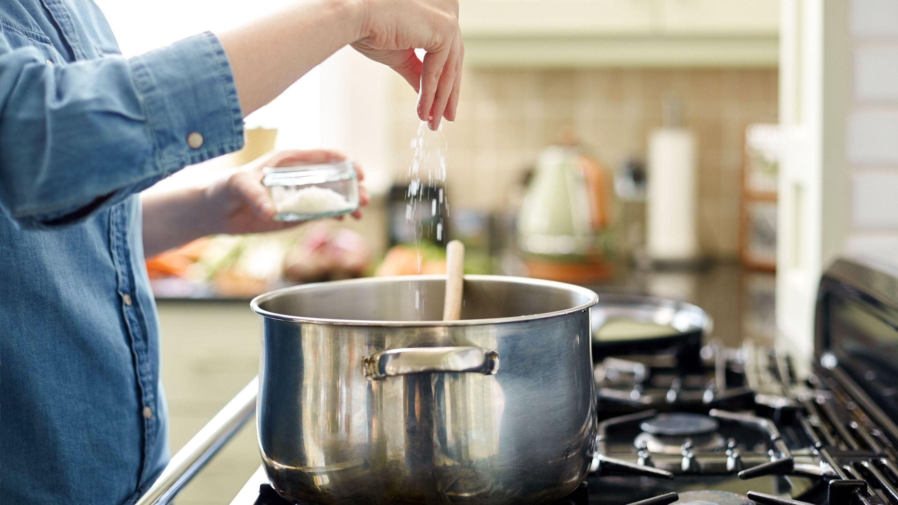 Що робити, якщо пересолили страву Що робити, якщо пересолили страву