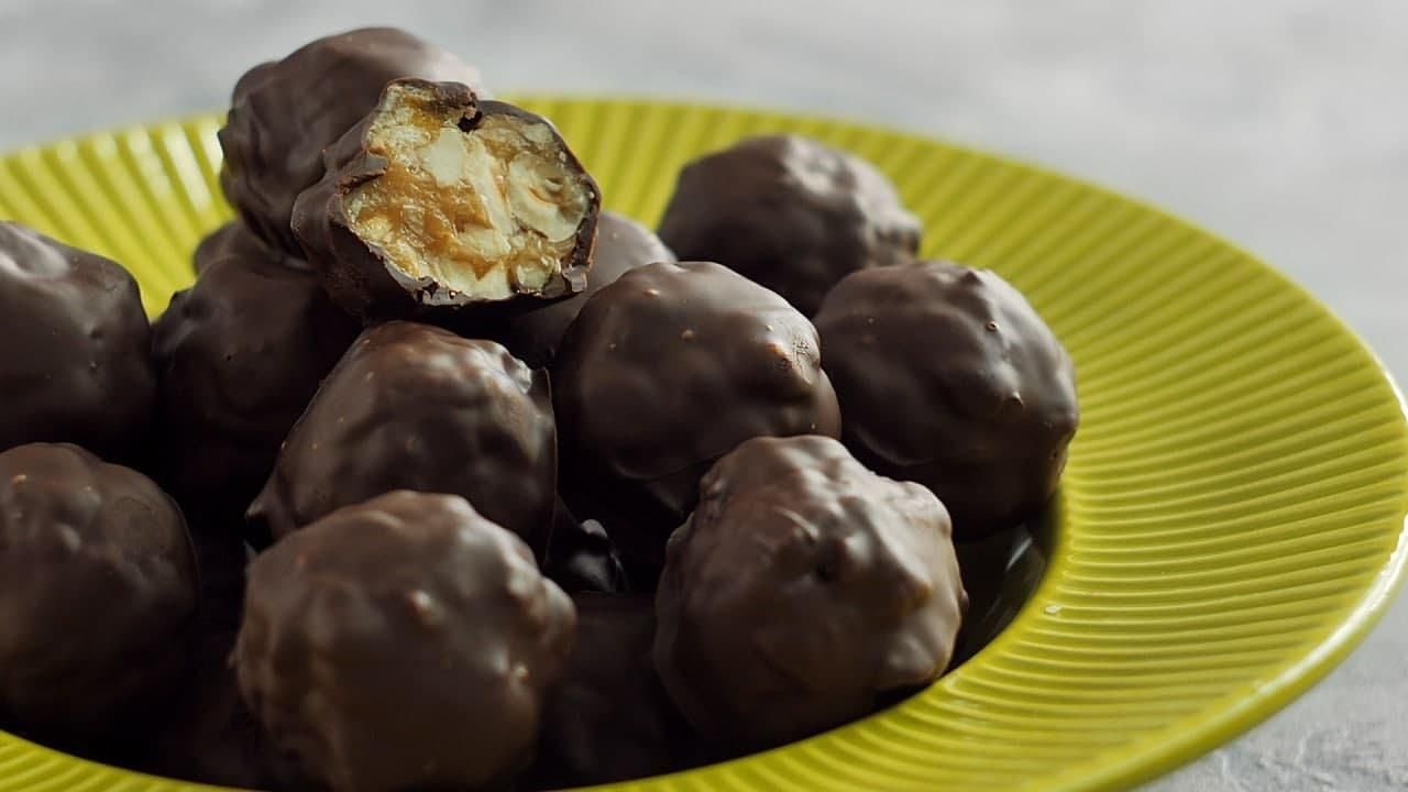 Десерт з дитинства: готуємо цукерки грильяж - Новини Смачно Десерт з дитинства: готуємо цукерки грильяж - Новини Смачно