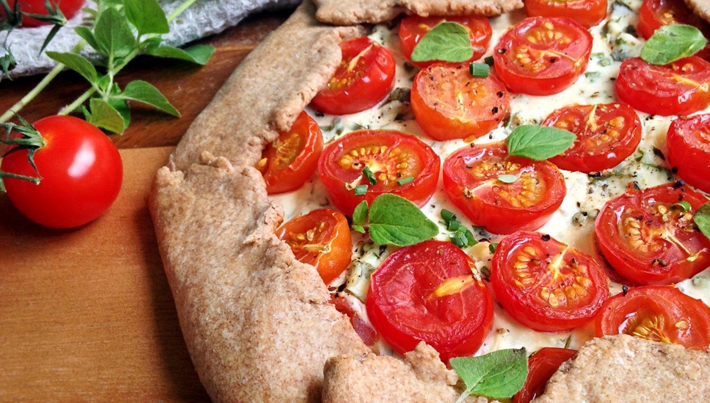 Чудовий варіант для пісного обіду: житня галета з помідорами і фетою - Новини Смачно Чудовий варіант для пісного обіду: житня галета з помідорами і фетою - Новини Смачно
