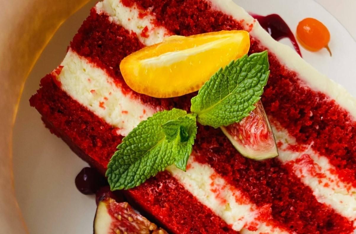 Червоний оксамит – торт, що запалює серця: рецепт від кондитерки на різні форми - Новини Смачно