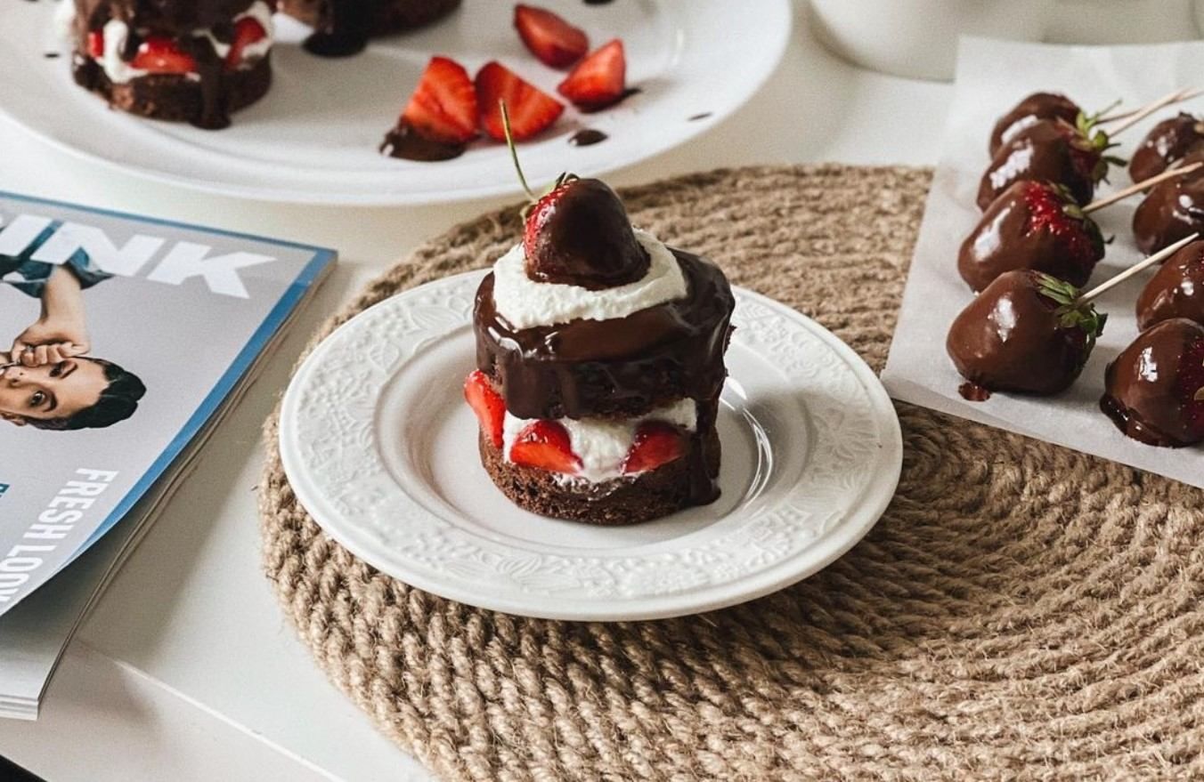 Солодощі для схуднення: рецепт диявольського тістечка з ягодами - Новини Смачно Солодощі для схуднення: рецепт диявольського тістечка з ягодами - Новини Смачно