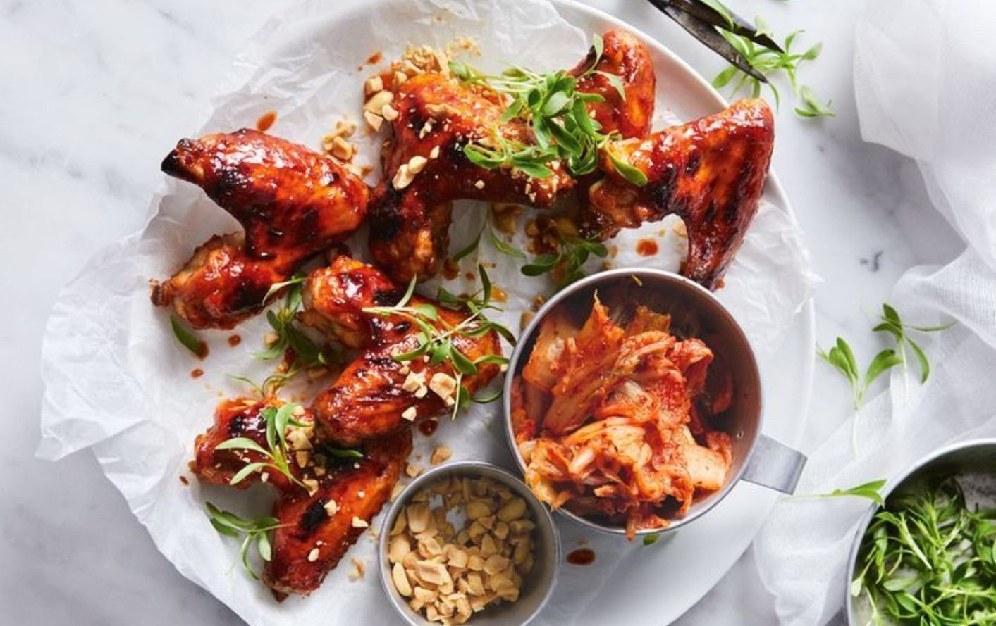 Готовим аппетитные куриные крылышки с соусом кимчи Готовим аппетитные куриные крылышки с соусом кимчи