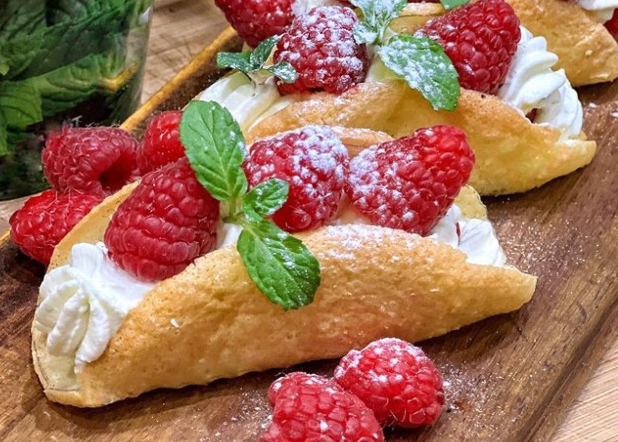 Тістечка з вершковим кремом за 15 хвилин: рецепт до святкового столу - Новини Смачно Тістечка з вершковим кремом за 15 хвилин: рецепт до святкового столу - Новини Смачно