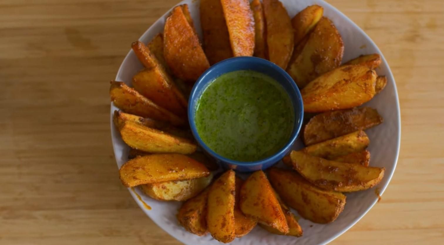 Від неї не гладшають: рецепт печеної картоплі та веганського песто - Новини Смачно Від неї не гладшають: рецепт печеної картоплі та веганського песто - Новини Смачно