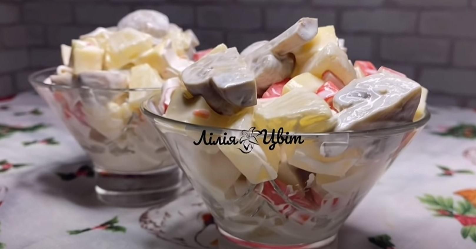 Новогодние салаты за 30 минут: рецепты с курицей и крабовыми палочками Новогодние салаты за 30 минут: рецепты с курицей и крабовыми палочками