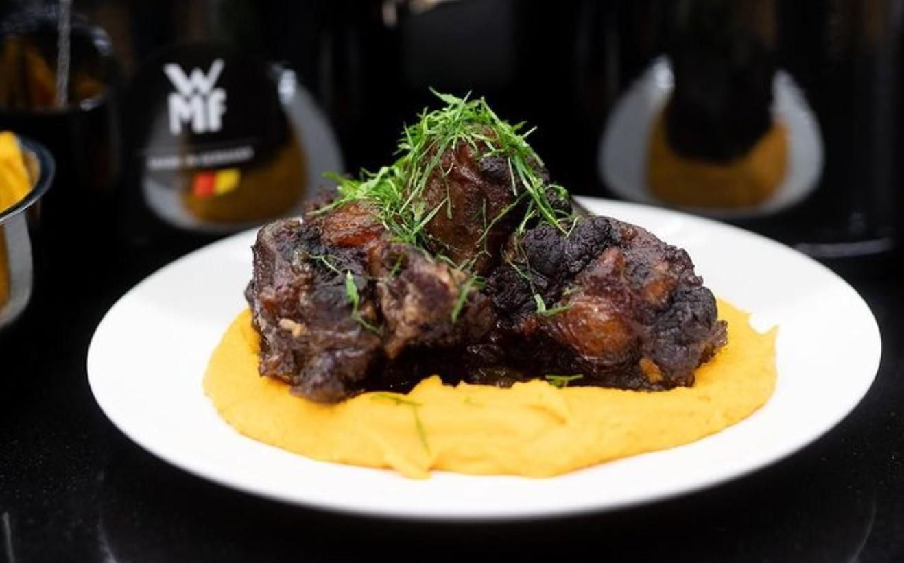 Як правильно приготувати бичачий хвіст: рецепт від шеф-кухаря - Новини Смачно Як правильно приготувати бичачий хвіст: рецепт від шеф-кухаря - Новини Смачно