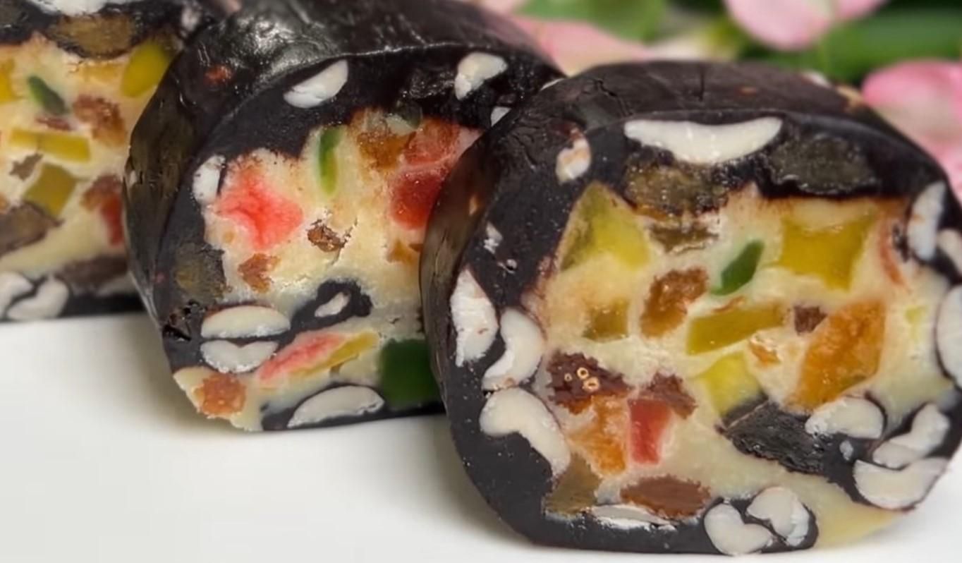 Солодкий рулет з цукатами: рецепт Солодкий рулет з цукатами: рецепт