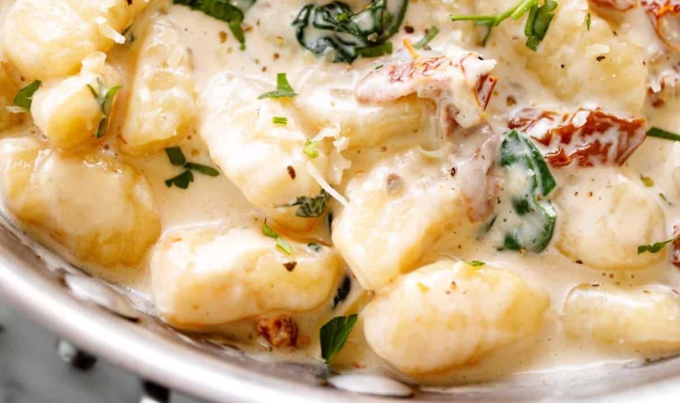 Тосканские ньокки: рецепт с вялеными томатами и шпинатом Тосканские ньокки: рецепт с вялеными томатами и шпинатом