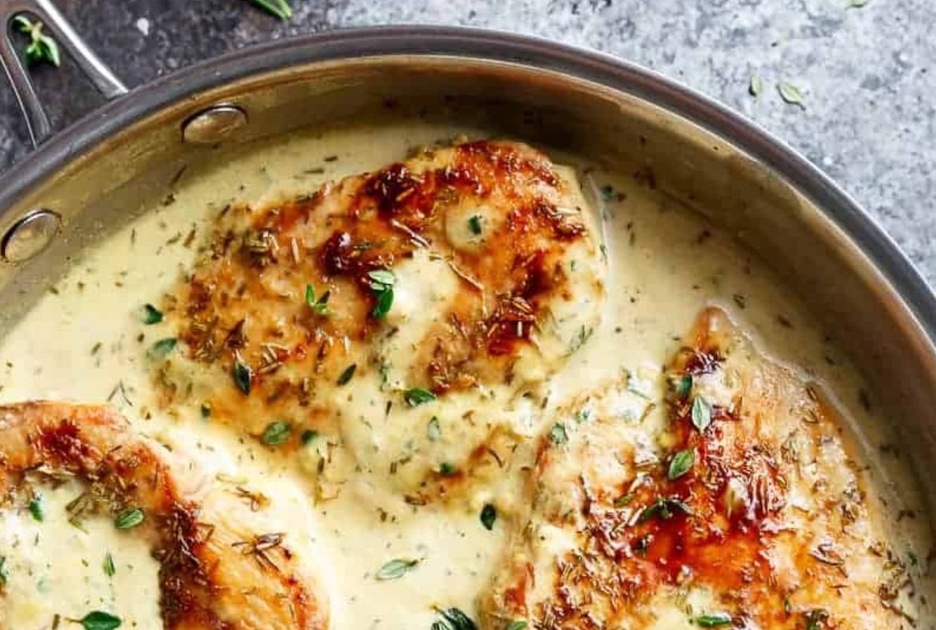 Рецепт нежной курицы в сливках: быстро и вкусно