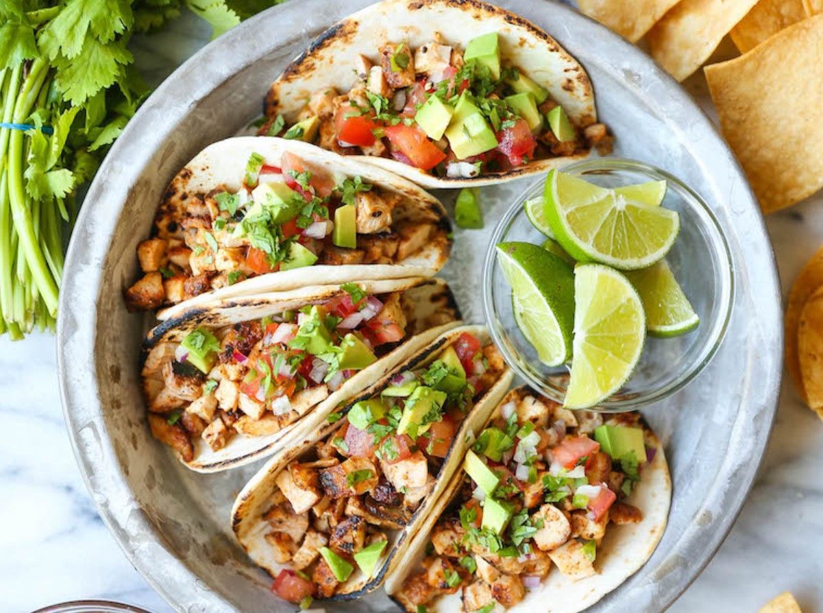 Тако з куркою та сальсою піко-де-гало: рецепт Тако з куркою та сальсою піко-де-гало: рецепт