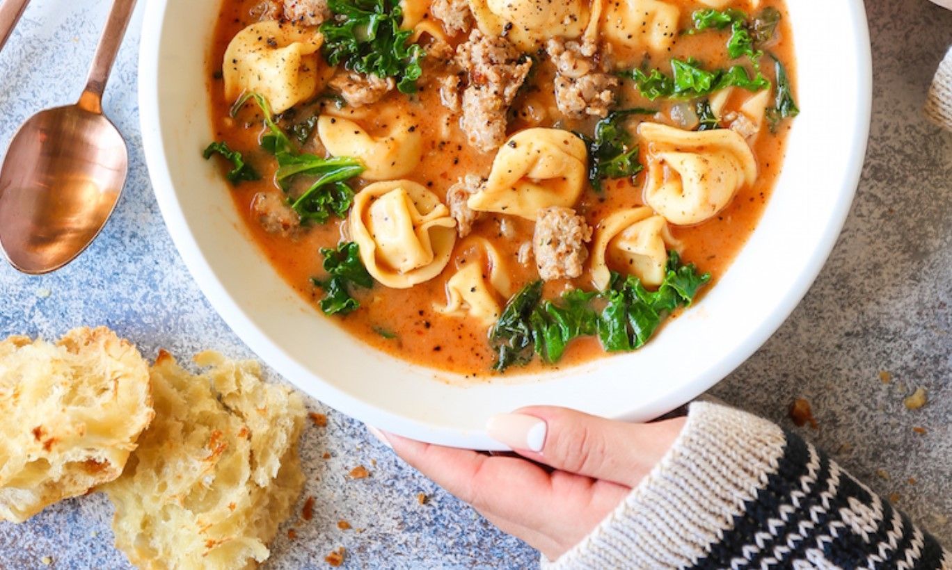 Обед за 30 минут: кремовый суп с тортеллини Обед за 30 минут: кремовый суп с тортеллини