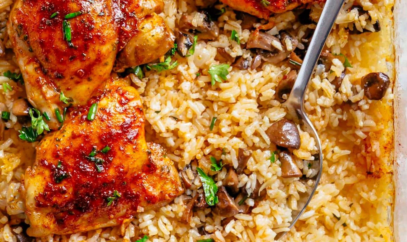 Запеченные куриные окорочка с рисом и грибами: рецепт Запеченные куриные окорочка с рисом и грибами: рецепт