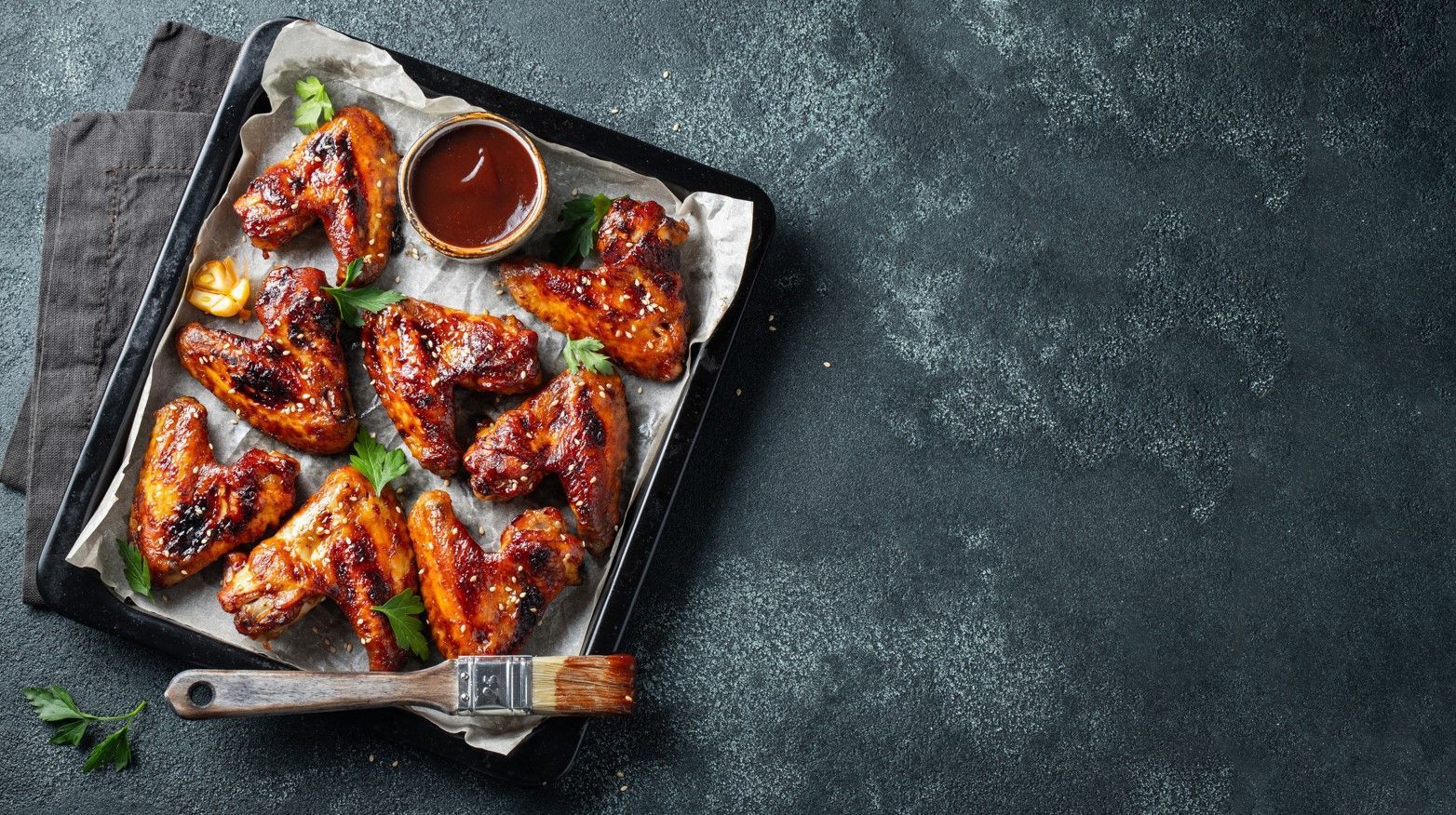 Готуємо курячі крильця на вечерю: три рецепти за 20 хвилин - Новини Смачно Готуємо курячі крильця на вечерю: три рецепти за 20 хвилин - Новини Смачно