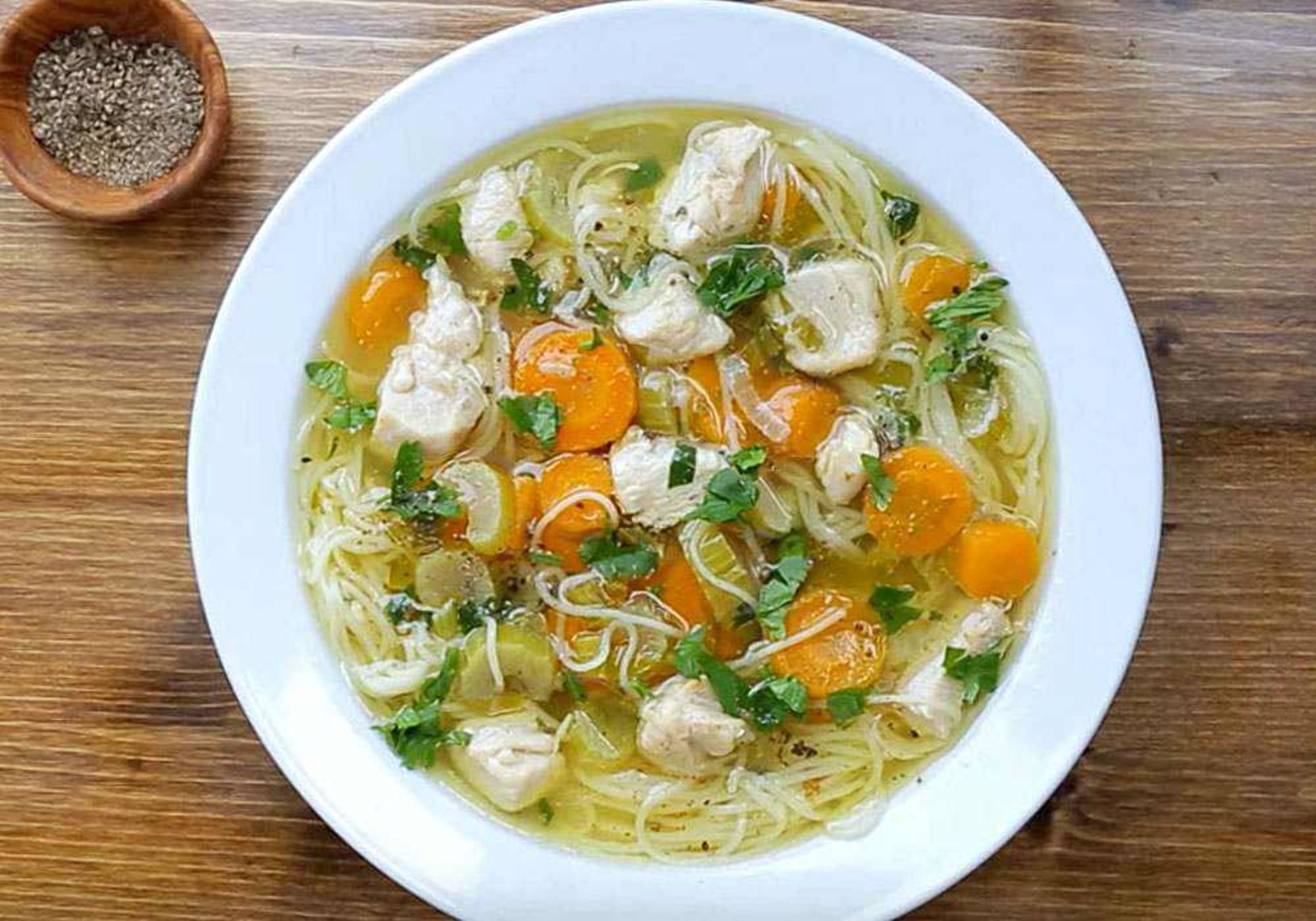 Быстро, полезно и питательно: рецепт куриного супа для вкусного обеда - Новости Вкусно