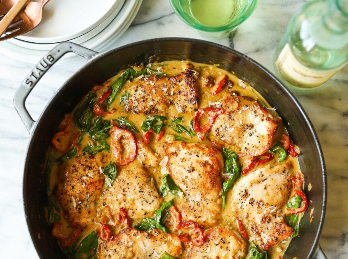 Куриные бедра с вялеными томатами: сытный ужин за 30 минут Куриные бедра с вялеными томатами: сытный ужин за 30 минут