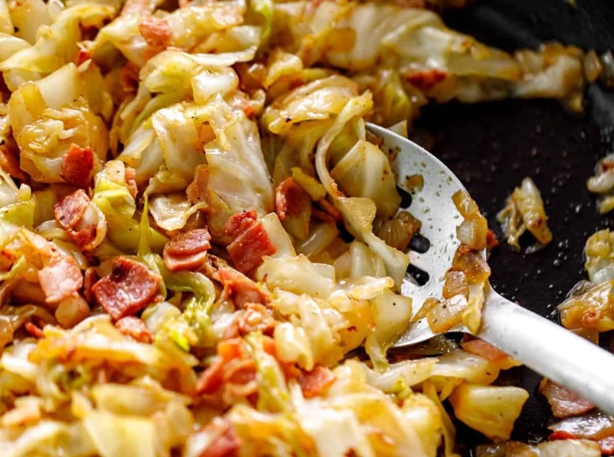 Рецепт тушкованої капусти з беконом Рецепт тушкованої капусти з беконом