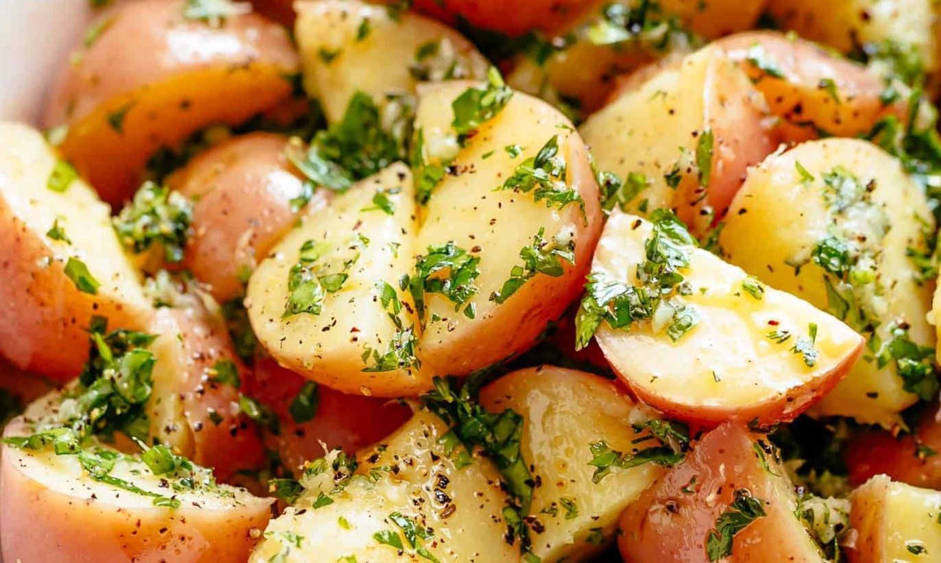 Салат из розового картофеля: рецепт с чесночной заправкой Салат из розового картофеля: рецепт с чесночной заправкой