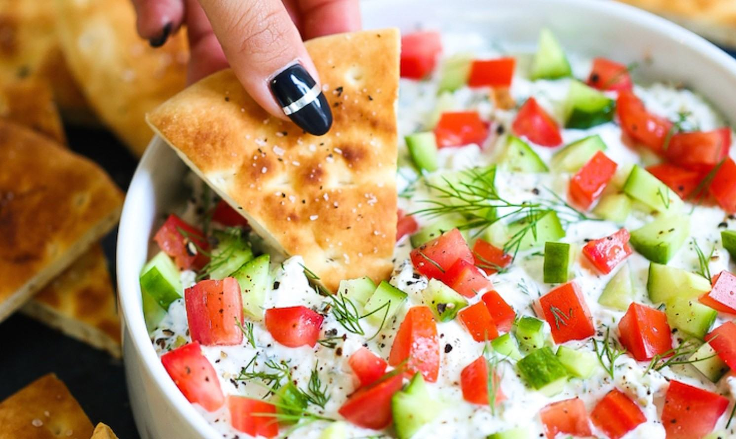 Грецький соус з овочами: рецепт до чипсів з лаваша